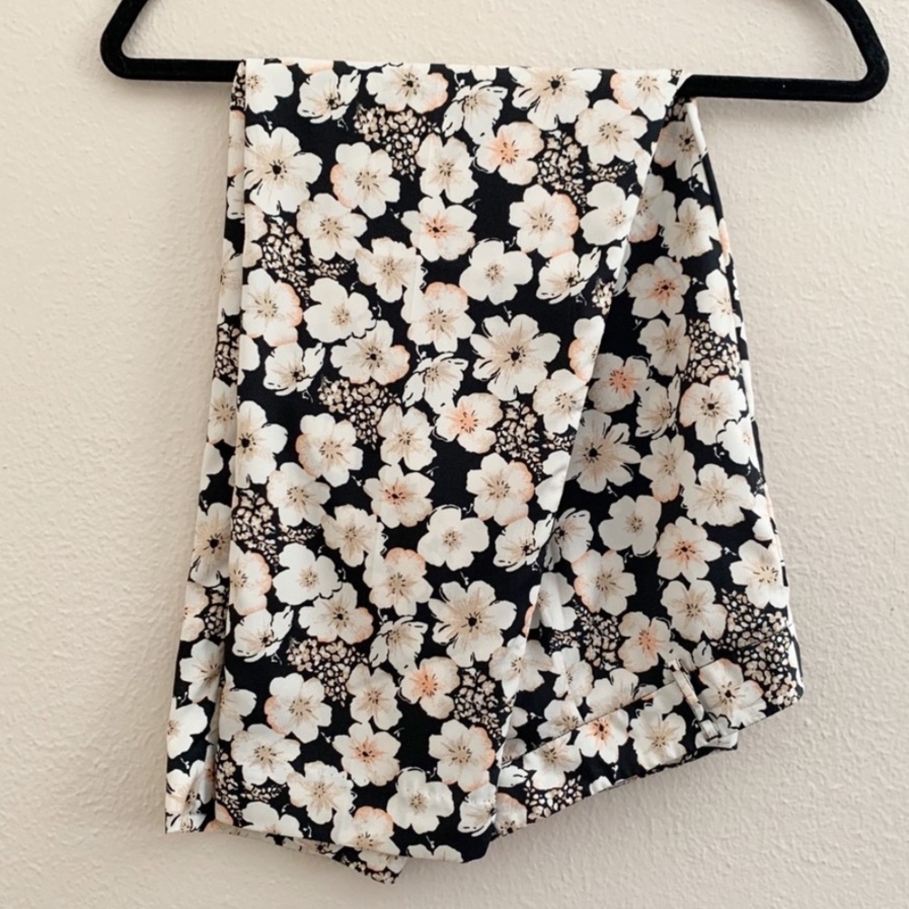 ❤️...LC Lauren Conrad Floral Trouser Pants